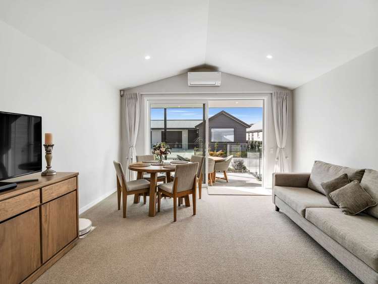 214/30 Bob Robertson Drive Woodend_6