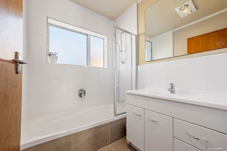 2/1a Girrahween Drive Totara Vale_7