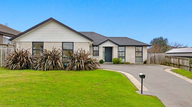 Brick & Tile - 4 Bedroom - Vacant & SELLING!