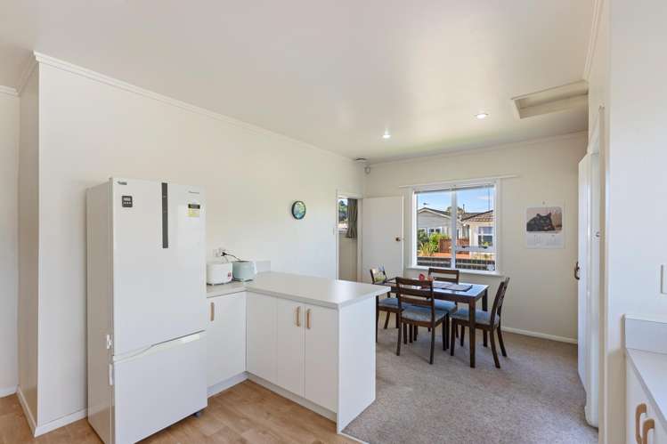 76 Oxford Street Tawa_4