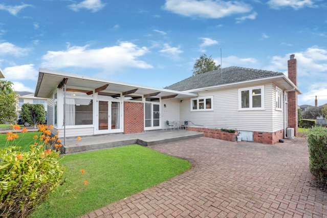 Nest or Invest on 860 m2 in Papatoetoe!
