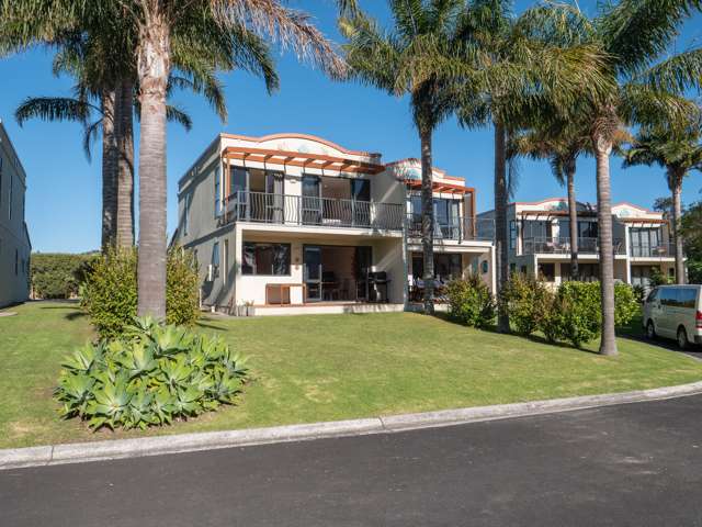 4/12 Bayside Drive Coopers Beach_1