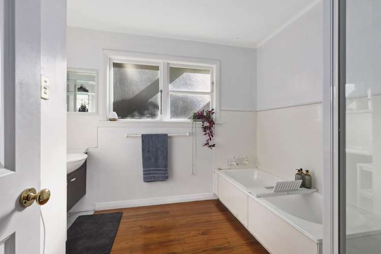 15a Romney Square Tawa_11