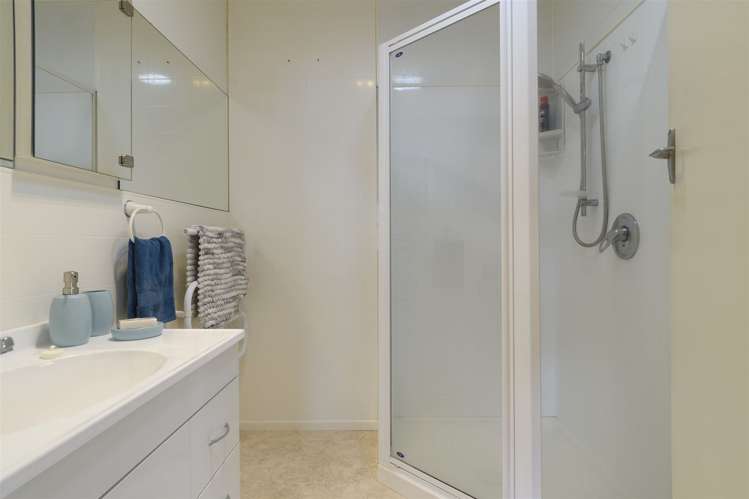 17 Jonathon Street Brookfield_9