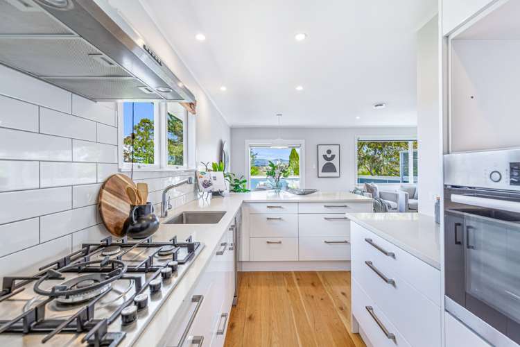 17 Castaing Crescent Te Atatu South_9