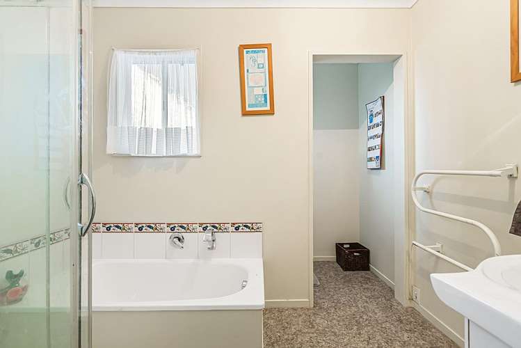 75 Clark Road Pahurehure_16