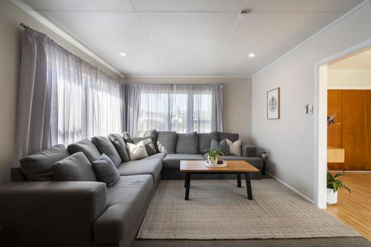 18 Tararua Terrace Cloverlea_13