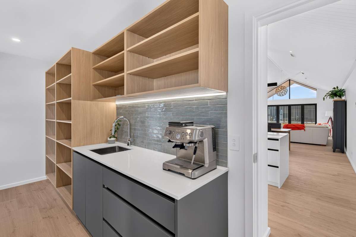 8 Annie Aranui Drive_2