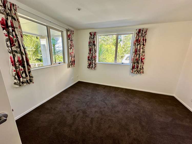 27A Easton Park Parade Glenfield_5