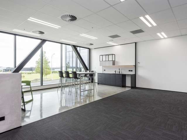 Highbrook Gem: Eco-Friendly River Views