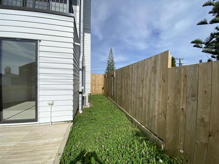 1/4052 Great North Road Glen Eden_9