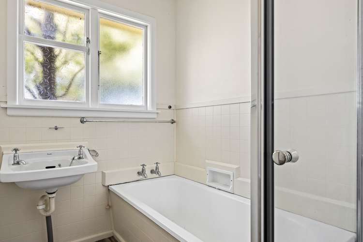 57 Amesbury Road Sefton_9