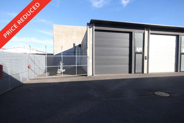 Price reduced Mount industrial unit with yard