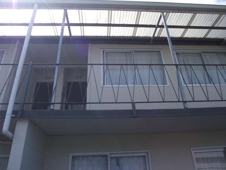 8/3 Tralee Place Hillcrest_7