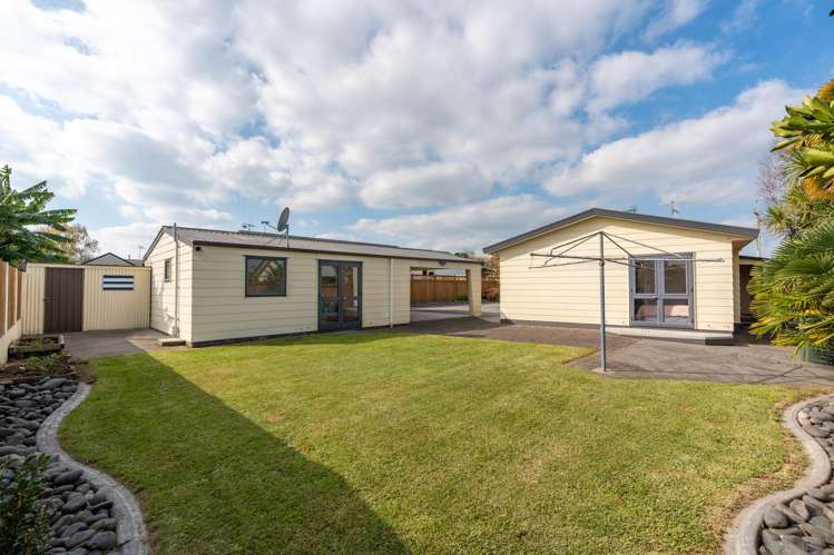 90 Dixon Road_1