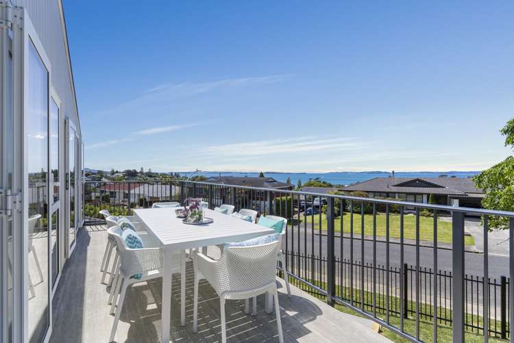 16 Paisley Street Mellons Bay_14