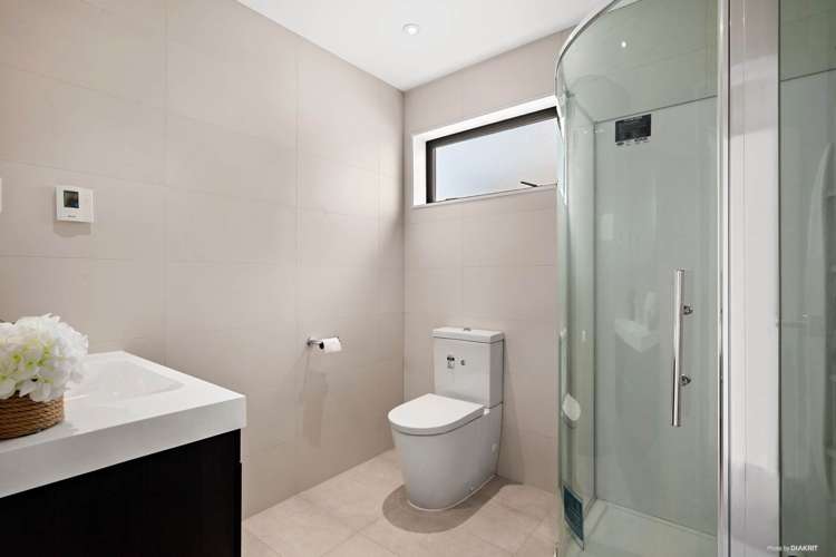 4 Henry Lloyd Place Silverdale_11