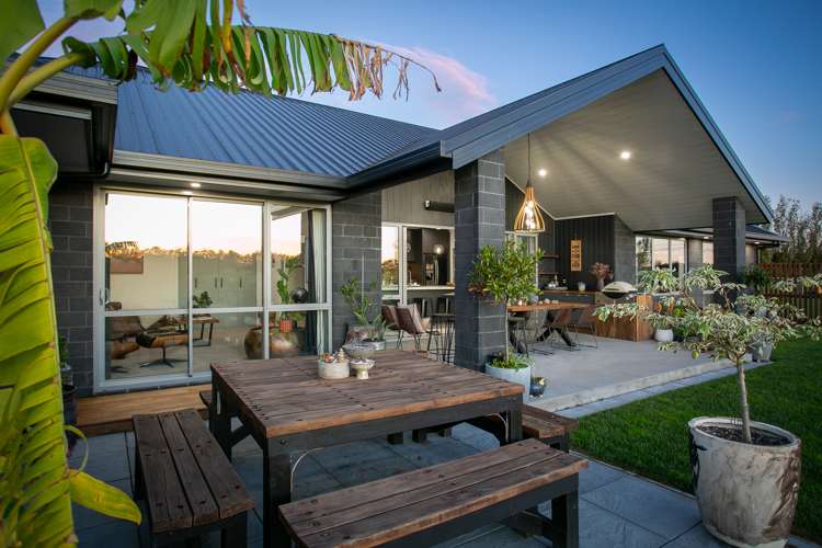 15 Shadbolt Drive Leamington_8