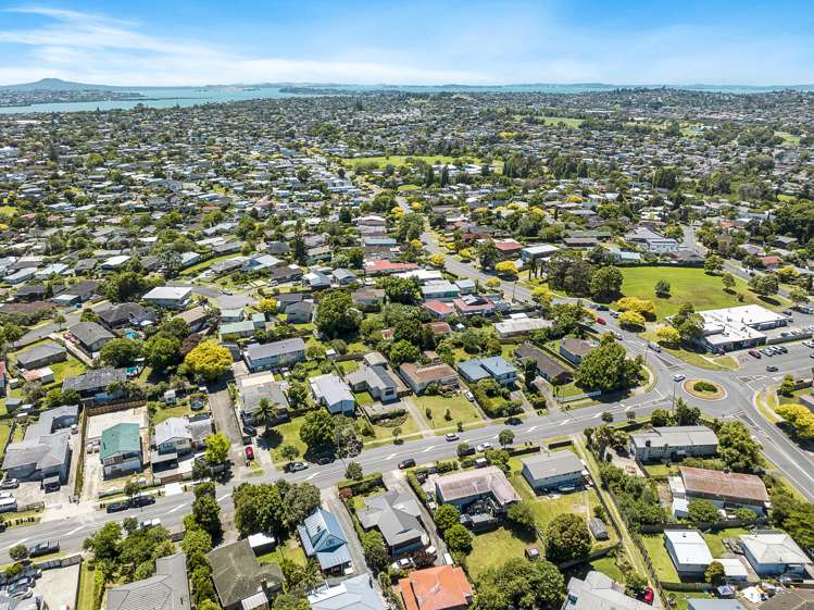 1/143 Reeves Road Pakuranga Heights_60
