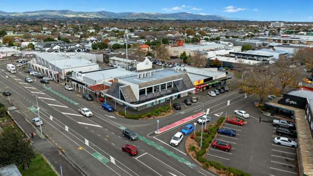 Prime commercial space for lease!