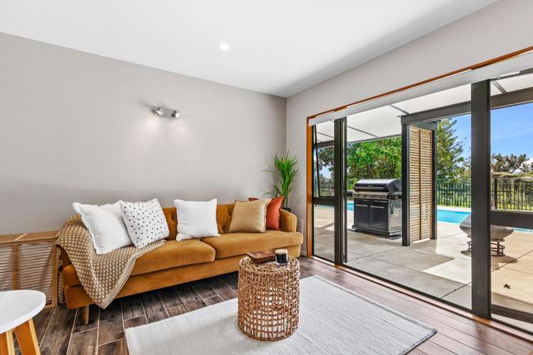 7 Attwood Road Paremoremo_16