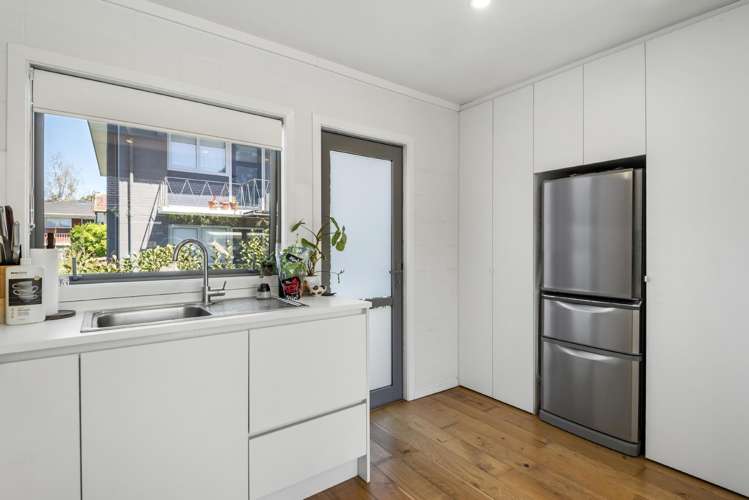 22 Don Croot Street Western Springs_23