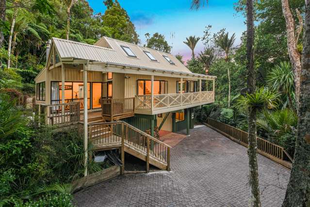 Secluded Sanctuary - A South Titirangi Retreat