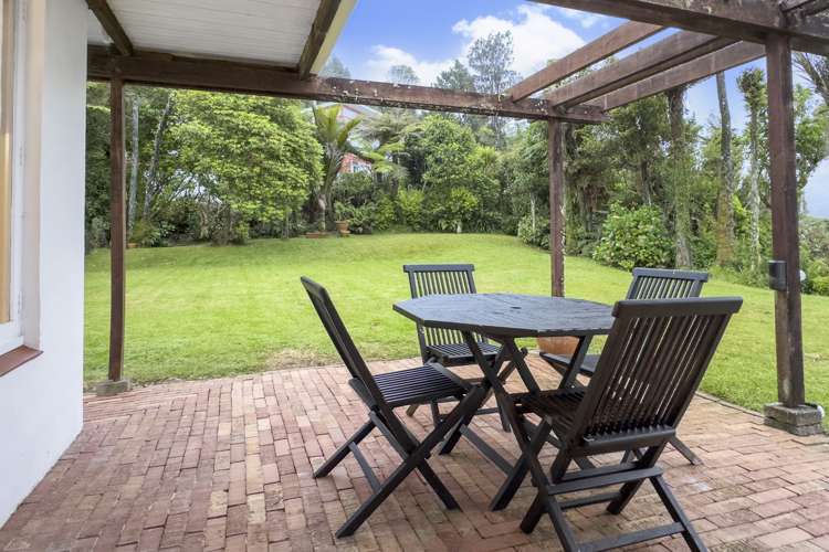 531 Scenic Drive Waiatarua_21