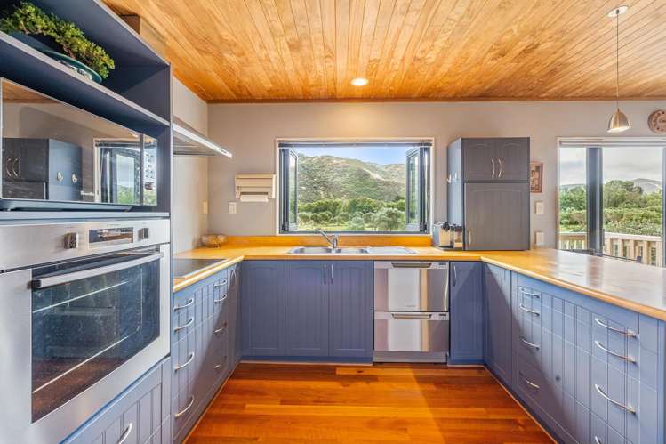 1276 Coast Road Wainuiomata_13