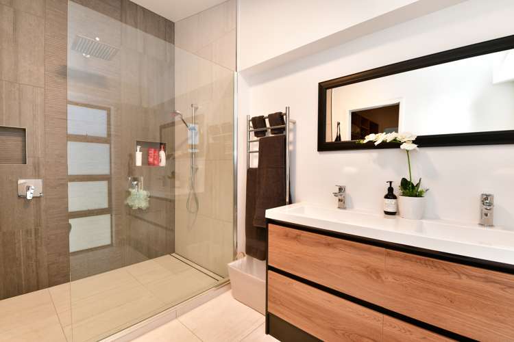 25 Roberts Road Matakatia_11