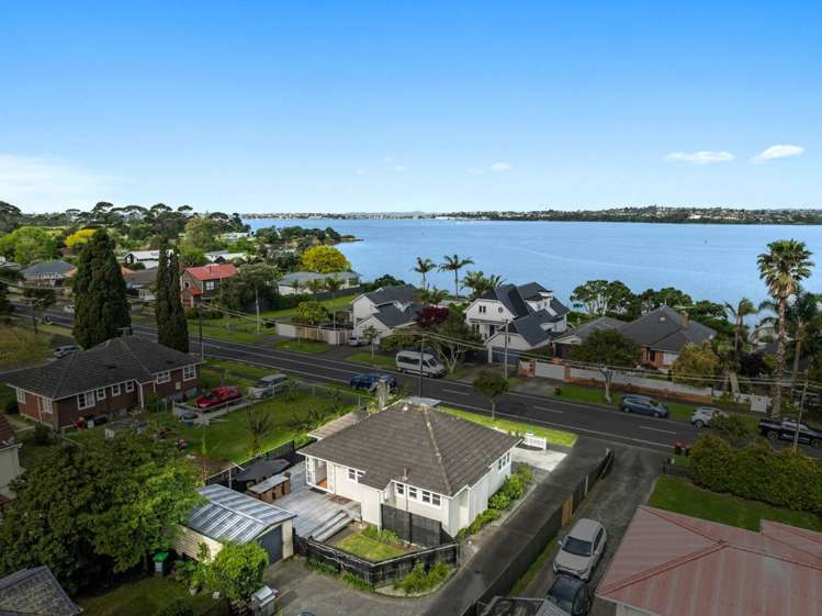 197 Riverside Avenue Pt England_2