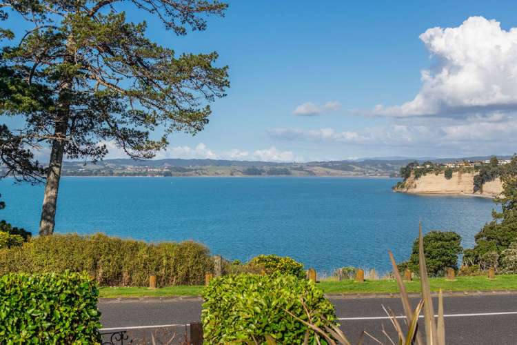 60 Marine Parade Mellons Bay_43