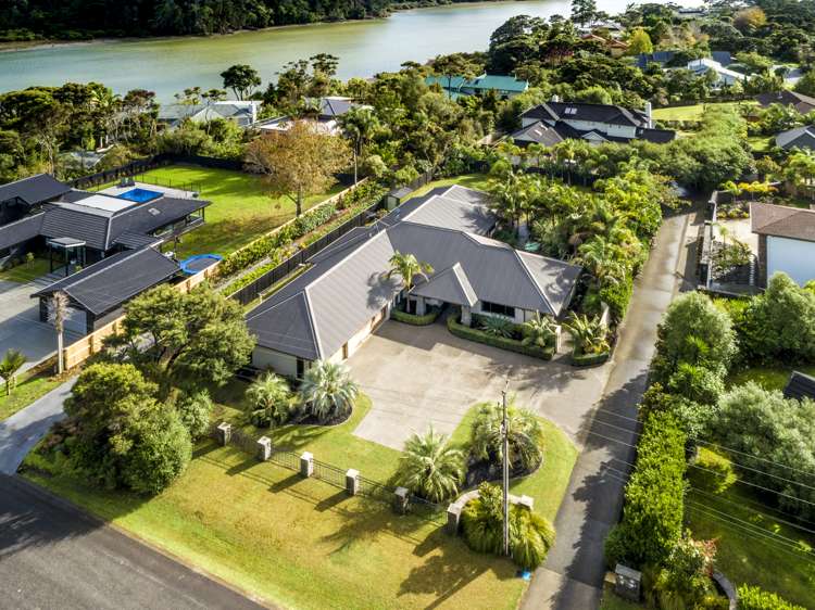 8 Oscar Road Greenhithe_10