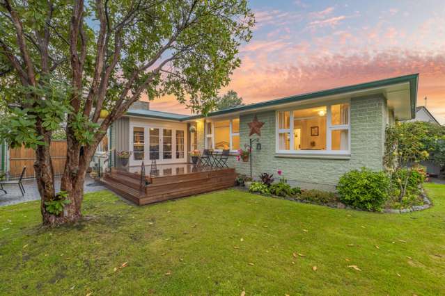 Private Oasis - three garages & workshop