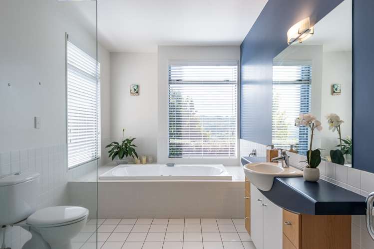 9 Caughley Grove Karori_30