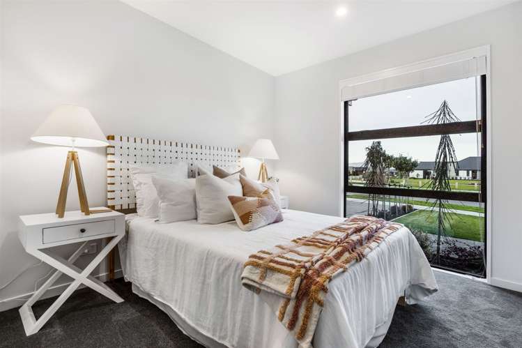 68 Vernon Drive Lincoln_11