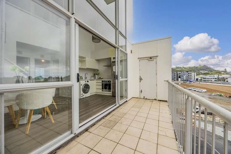 408/10 Flower Street Eden Terrace_14