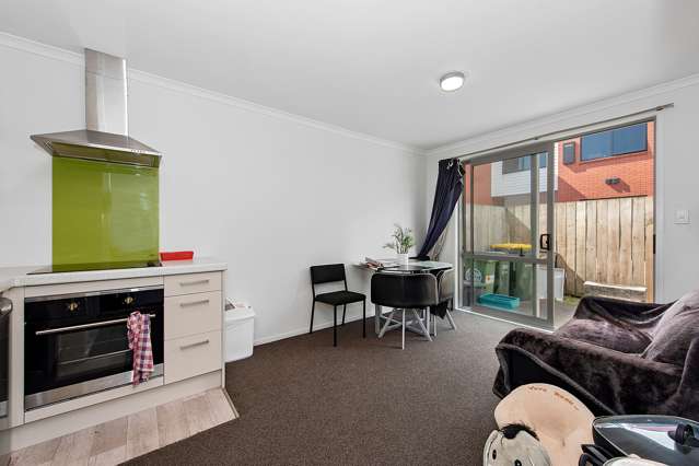 2/167 Knighton Road Hillcrest_2