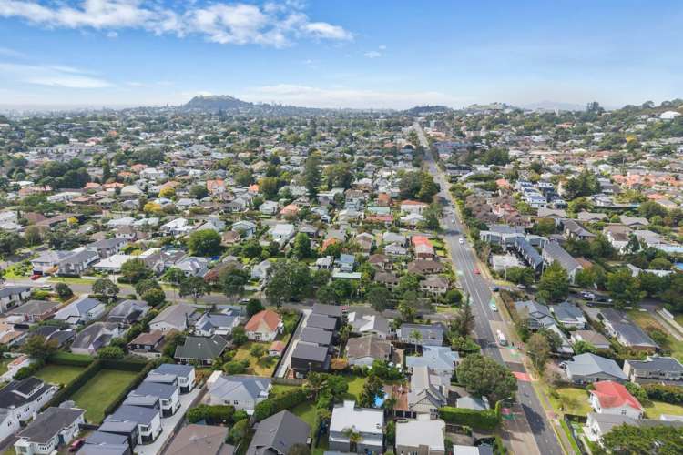 2 Hollywood Avenue Epsom_24