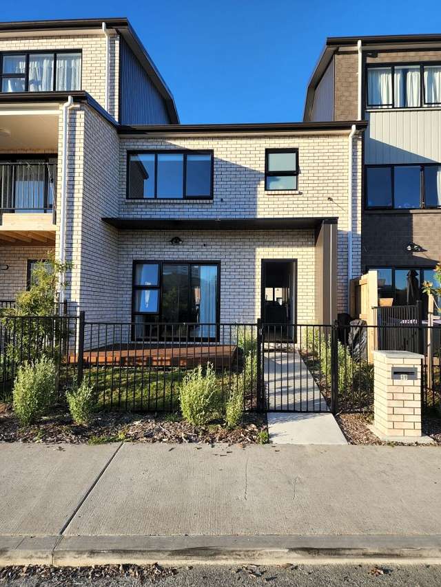 Modern 3BR Townhouse in Manukau!