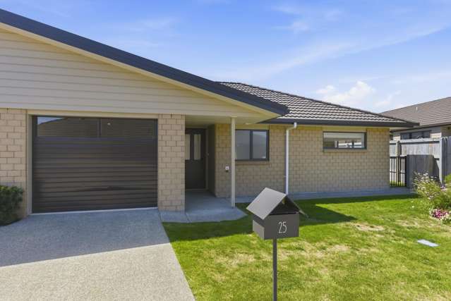 Modern Stylish Villa - Central Otaki Location