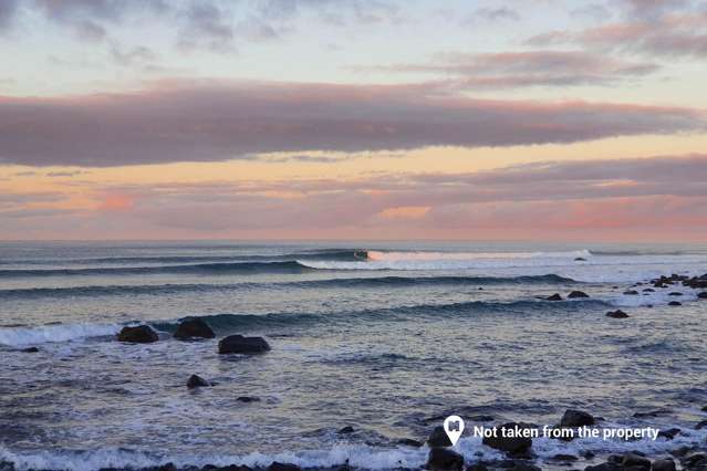 ABSOLUTE OCEANFRONT ON ARAWHATA