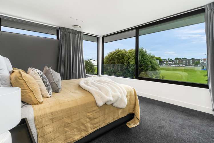 49 St Andrews Square Strowan_12