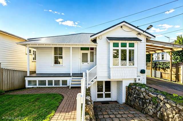 Two Levels, Two Entrances & Potential—Must Be Sold