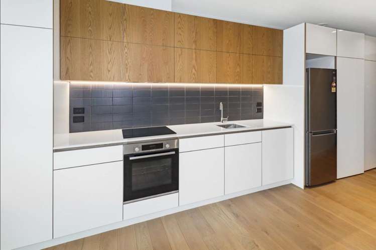 704/161 Victoria Street 2185_2
