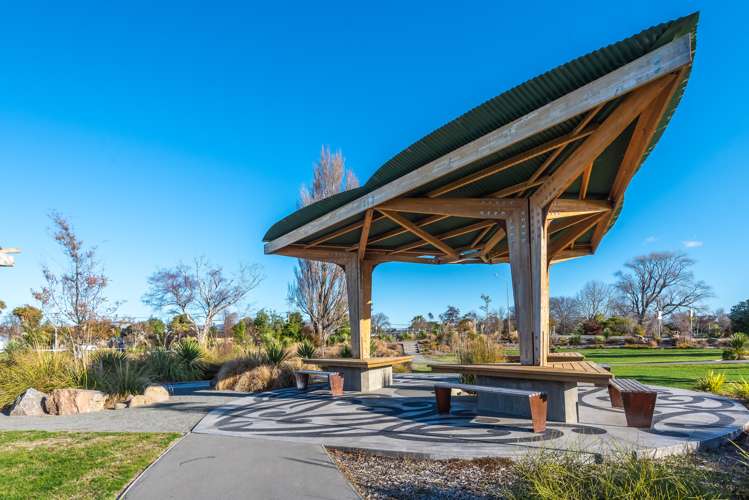 664 Avonside Drive Avonside_20