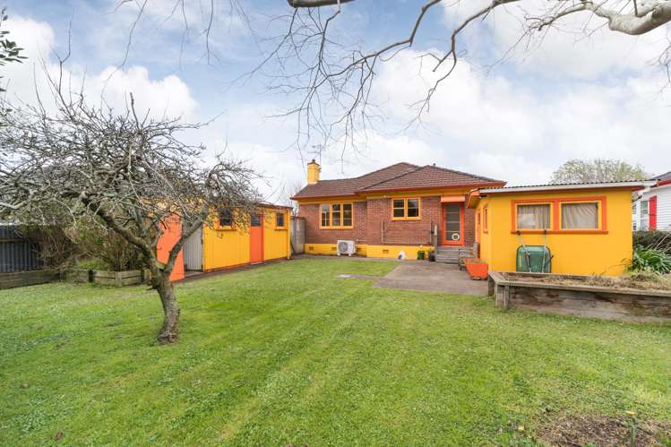 121 Savage Crescent West End_16