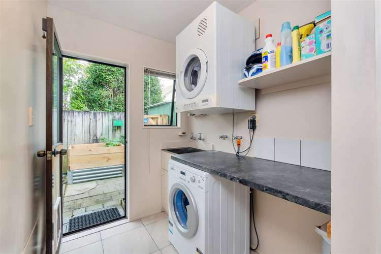 2/4 Argyle Avenue Pahurehure_10