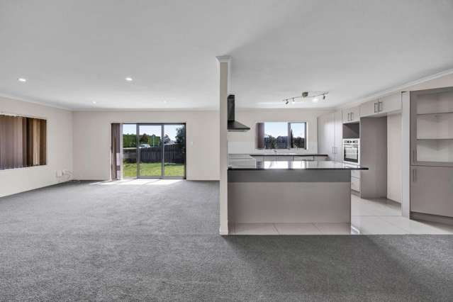 8 County Drive Hawera_2