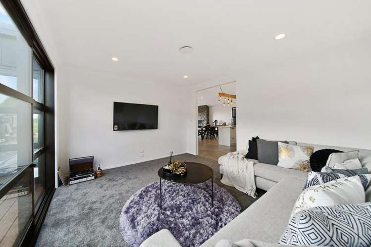 Lyndhurst Road Frimley_16